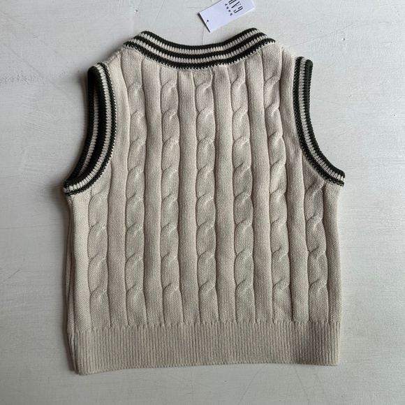 NWT Baby Gap Toddler Sweater Vest in Light Cream Beige - Picture 7 of 7